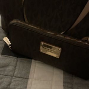Michael Kors purse and wallet very good shape, almost brand new,